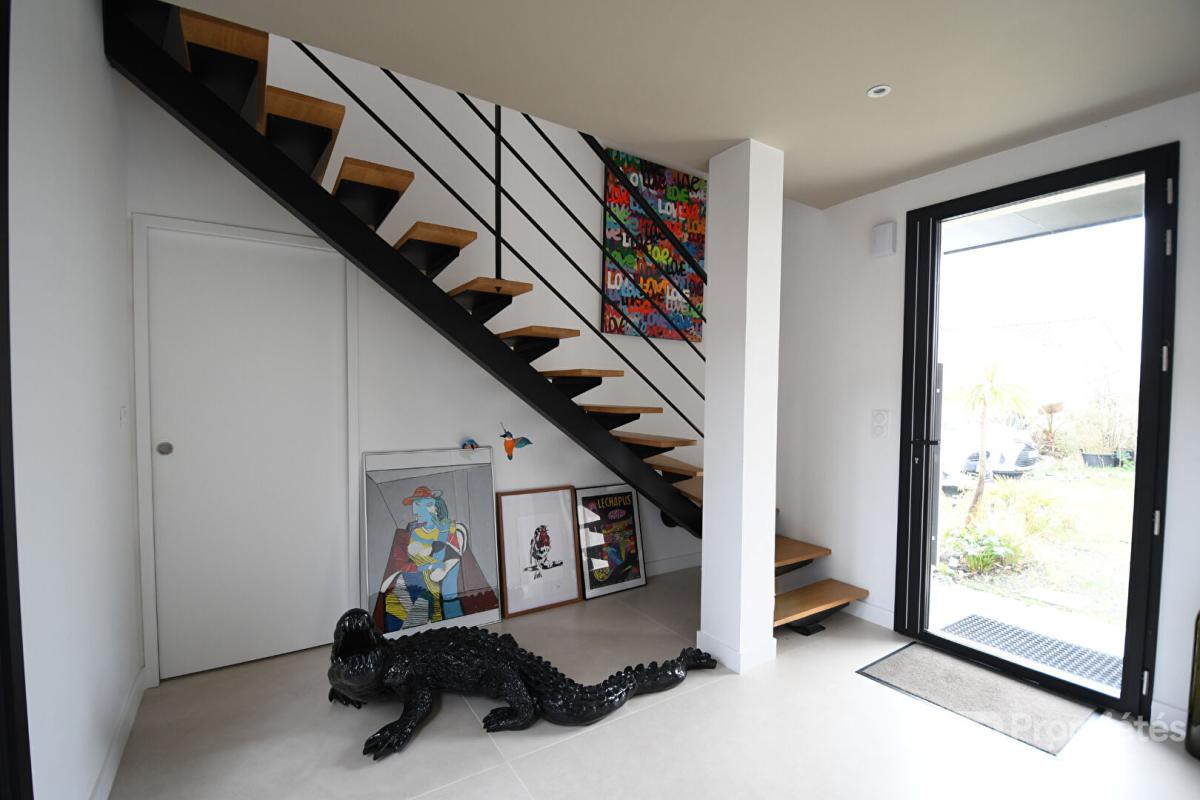 CLISSON Maison 155 M² . 5 P . 3 Chs . Bureau . 2 SDE 12