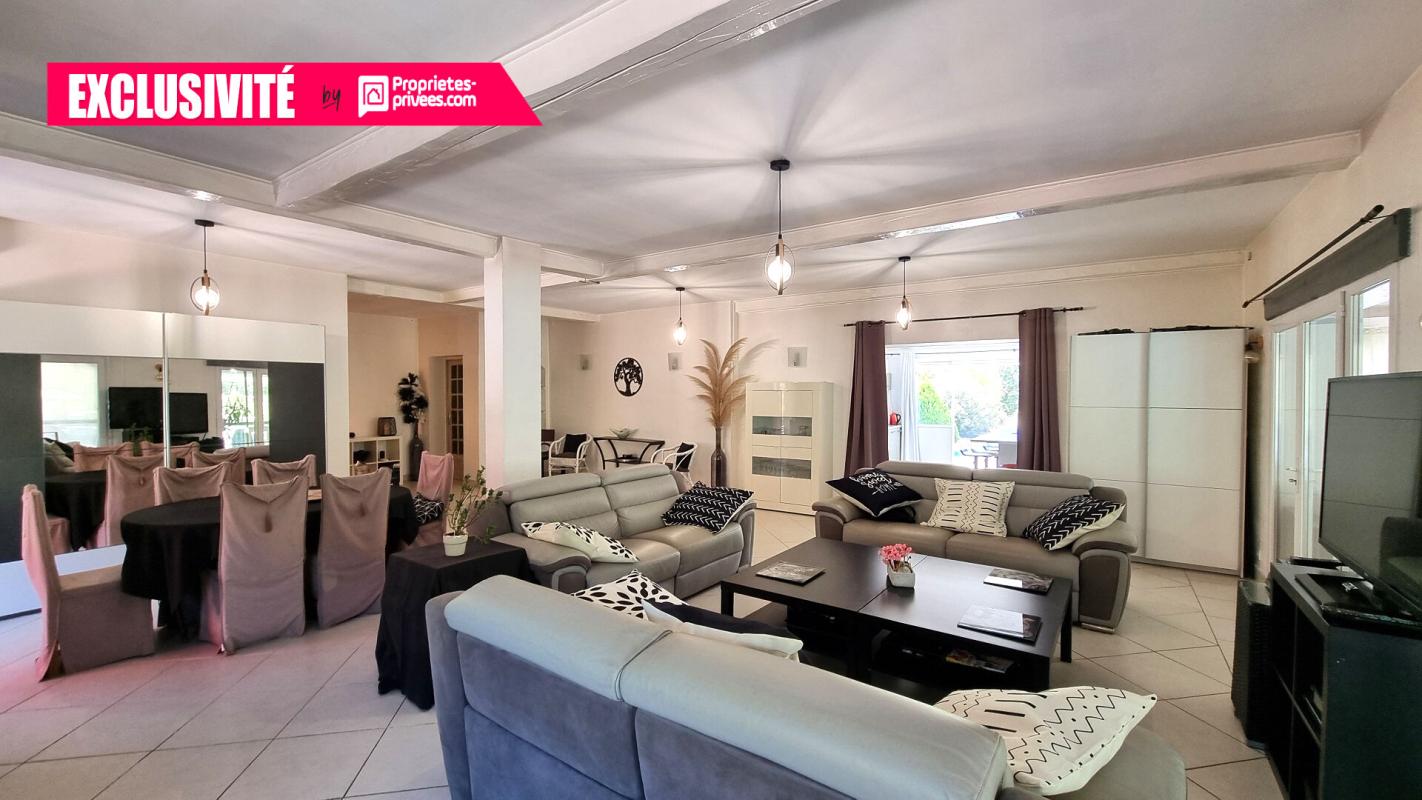 BESSE-SUR-ISSOLE Propriété Besse Sur Issole 340 m2 terrain 1,2 ha piscine 11