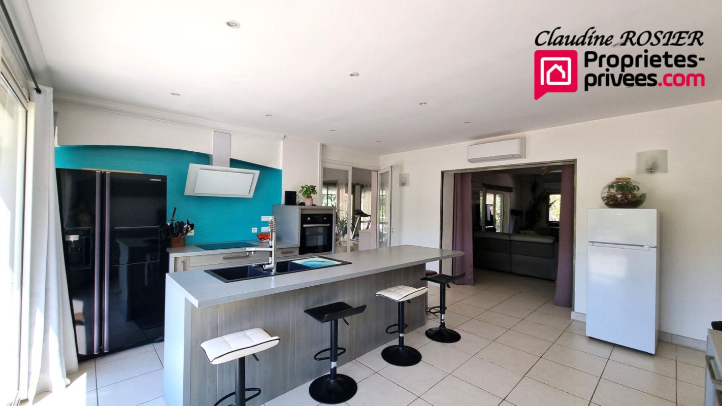 BESSE-SUR-ISSOLE Propriété Besse Sur Issole 340 m2 terrain 1,2 ha piscine 13