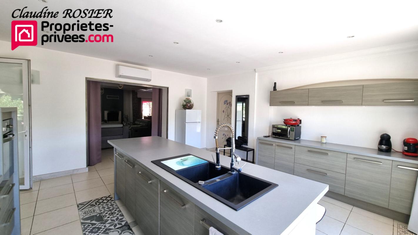 BESSE-SUR-ISSOLE Propriété Besse Sur Issole 340 m2 terrain 1,2 ha piscine 14