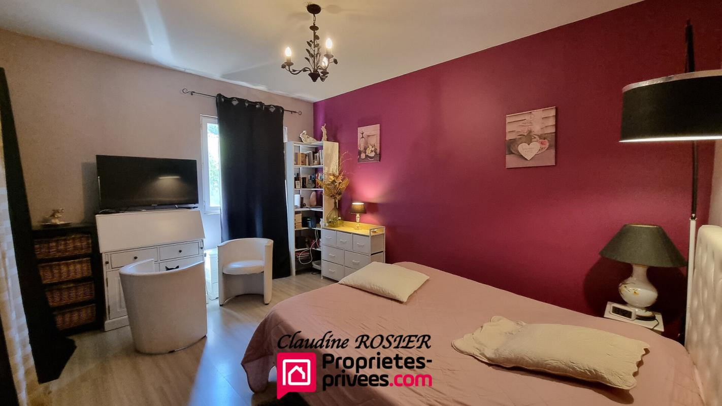 BESSE-SUR-ISSOLE Propriété Besse Sur Issole 340 m2 terrain 1,2 ha piscine 15