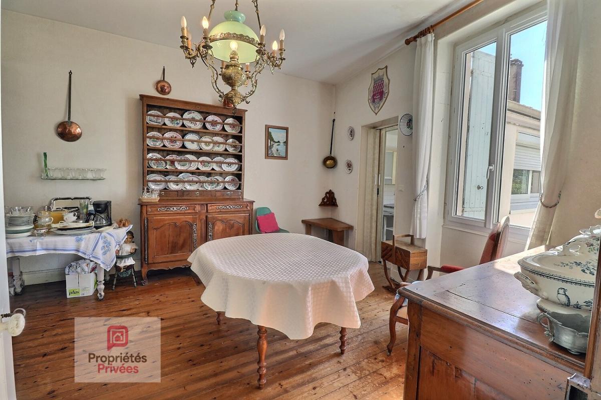 TONNAY-CHARENTE Maison de ville de 159 m2 sur 2 niveaux avec beau jardin paysager - atelier attenant - garage et dépendance 10