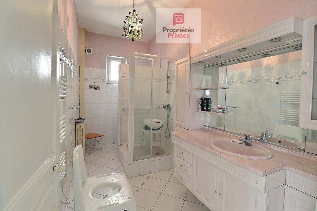 TONNAY-CHARENTE Maison de ville de 159 m2 sur 2 niveaux avec beau jardin paysager - atelier attenant - garage et dépendance 11