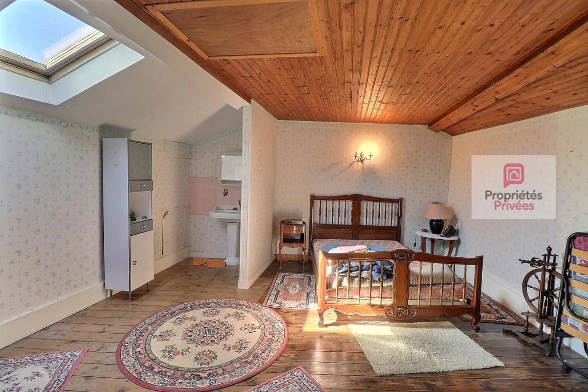 TONNAY-CHARENTE Maison de ville de 159 m2 sur 2 niveaux avec beau jardin paysager - atelier attenant - garage et dépendance 13