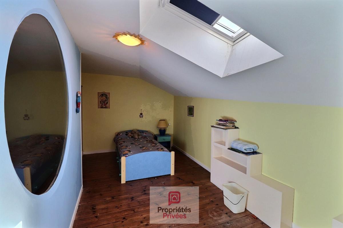 TONNAY-CHARENTE Maison de ville de 159 m2 sur 2 niveaux avec beau jardin paysager - atelier attenant - garage et dépendance 14