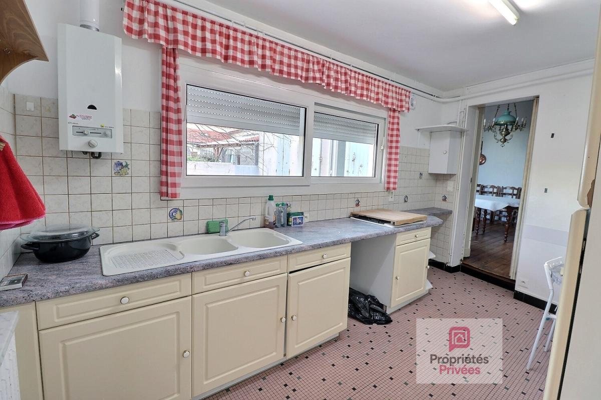 TONNAY-CHARENTE Maison de ville de 159 m2 sur 2 niveaux avec beau jardin paysager - atelier attenant - garage et dépendance 4