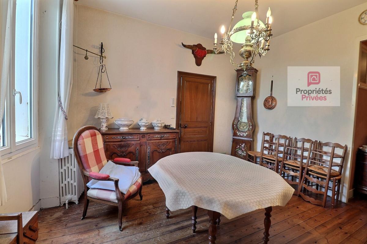 TONNAY-CHARENTE Maison de ville de 159 m2 sur 2 niveaux avec beau jardin paysager - atelier attenant - garage et dépendance 5