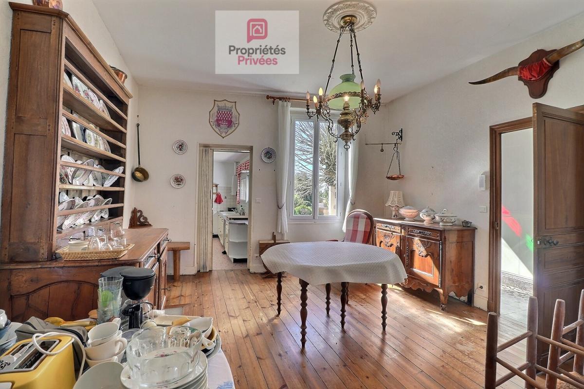 TONNAY-CHARENTE Maison de ville de 159 m2 sur 2 niveaux avec beau jardin paysager - atelier attenant - garage et dépendance 8