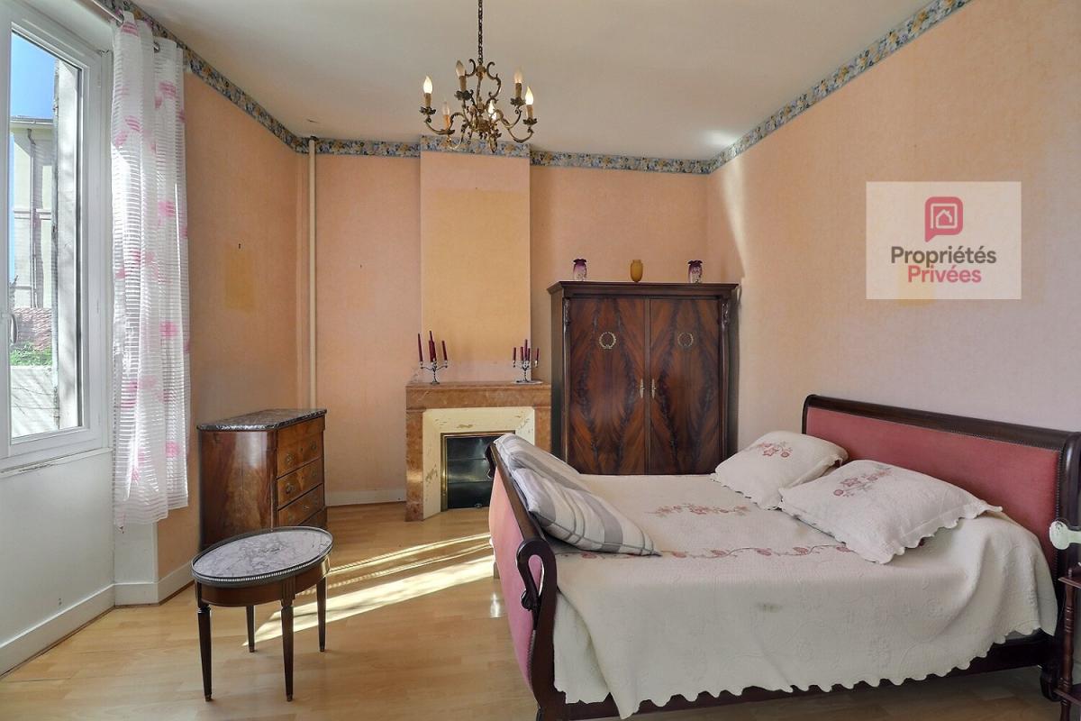 TONNAY-CHARENTE Maison de ville de 159 m2 sur 2 niveaux avec beau jardin paysager - atelier attenant - garage et dépendance 9