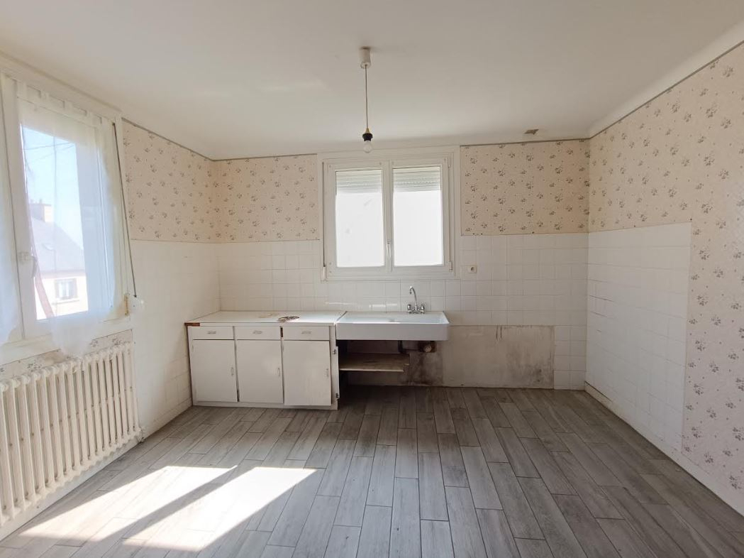 CHATEAUNEUF-DU-FAOU 29520 Châteauneuf du Faou maison de ville 3 chambres, sous sol complet et combles aménageables 3