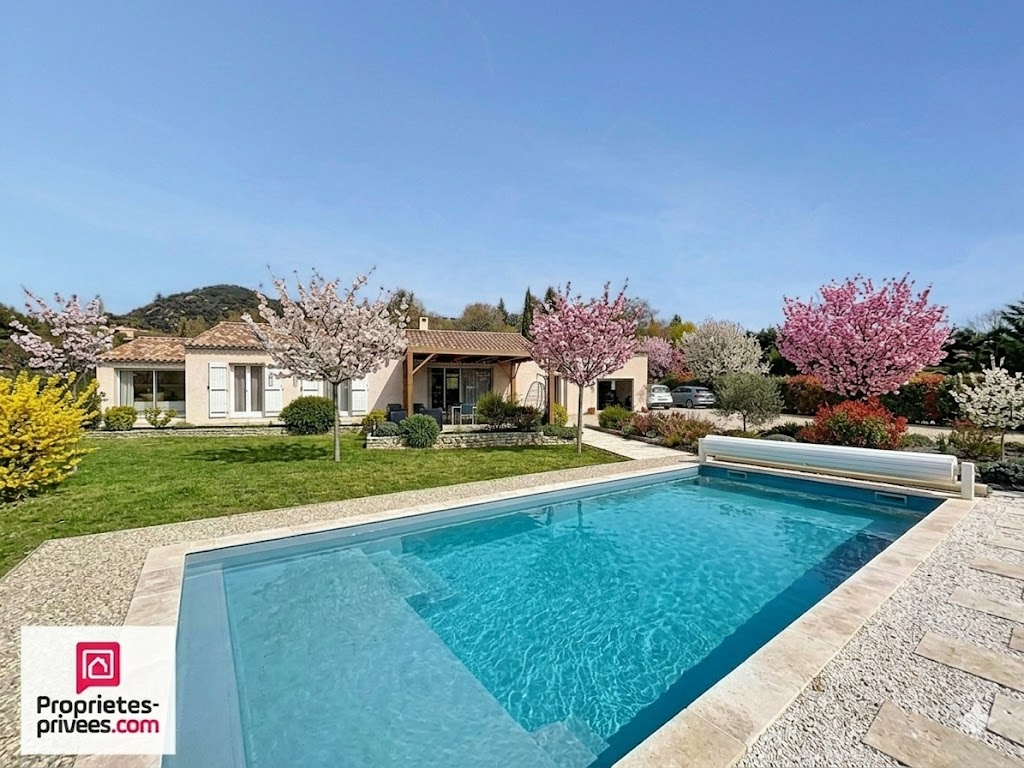 RIANS Villa T5 avec piscine et garage sur 2565 m² de terrain plat et clos 1