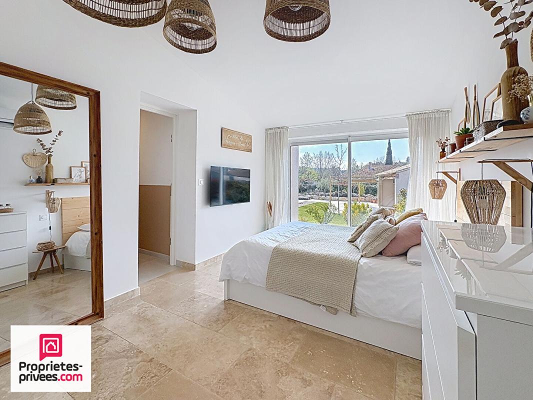 RIANS Villa T5 avec piscine et garage sur 2565 m² de terrain plat et clos 10