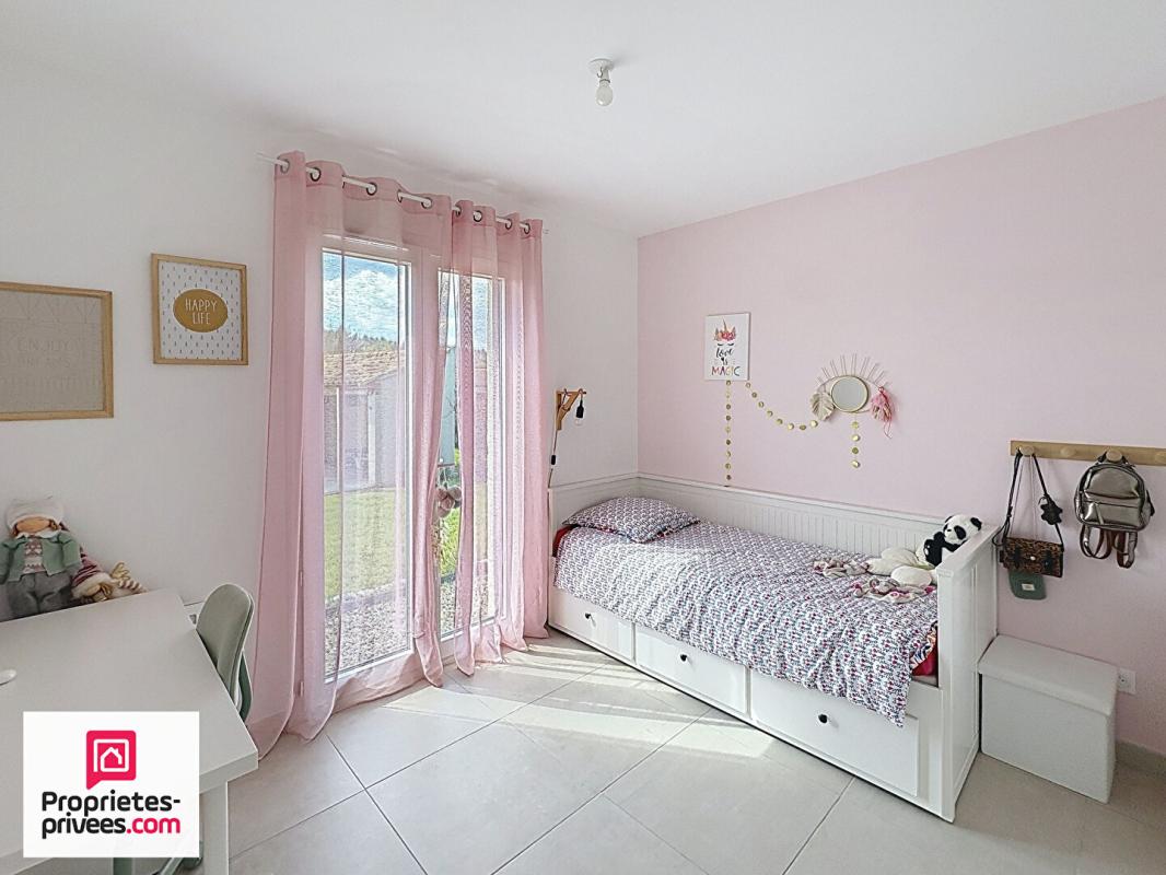 RIANS Villa T5 avec piscine et garage sur 2565 m² de terrain plat et clos 14