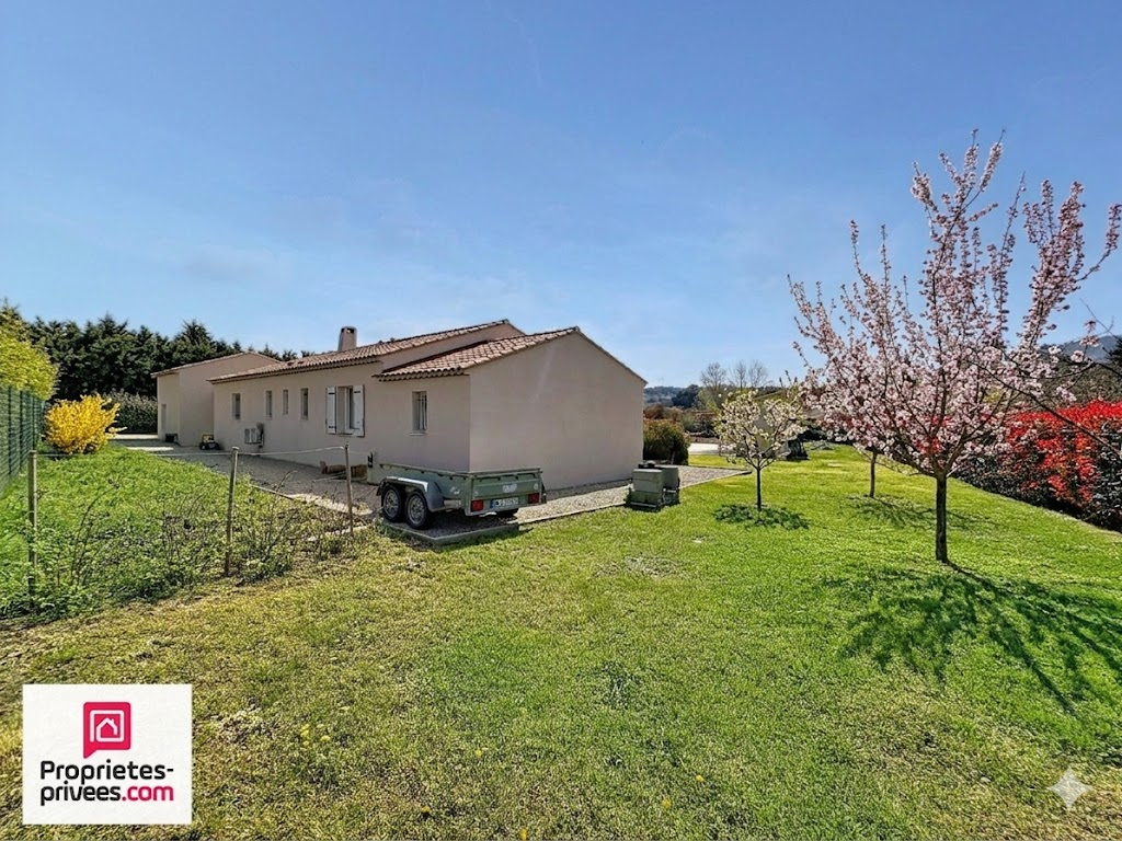 RIANS Villa T5 avec piscine et garage sur 2565 m² de terrain plat et clos 18