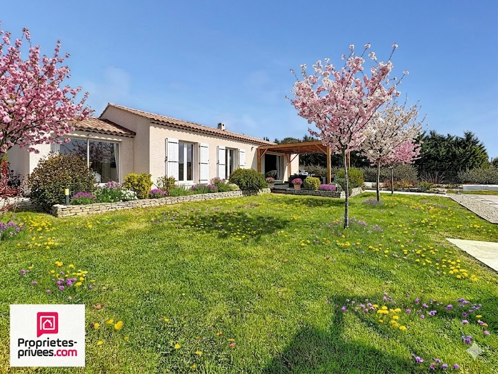 RIANS Villa T5 avec piscine et garage sur 2565 m² de terrain plat et clos 2