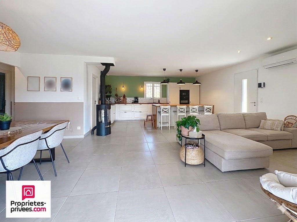 RIANS Villa T5 avec piscine et garage sur 2565 m² de terrain plat et clos 5