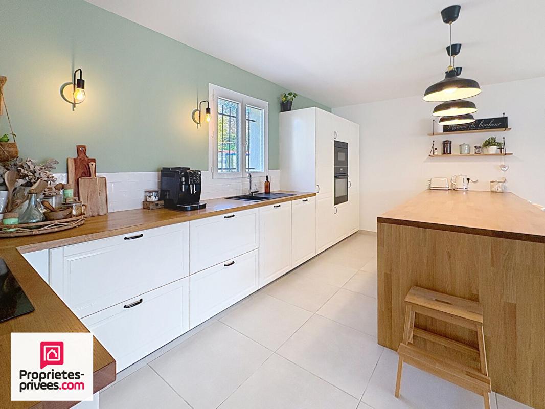 RIANS Villa T5 avec piscine et garage sur 2565 m² de terrain plat et clos 6