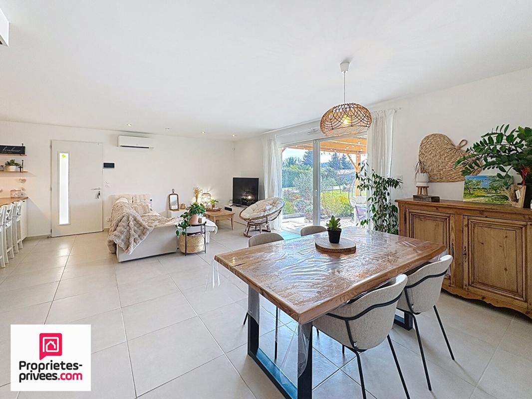 RIANS Villa T5 avec piscine et garage sur 2565 m² de terrain plat et clos 9