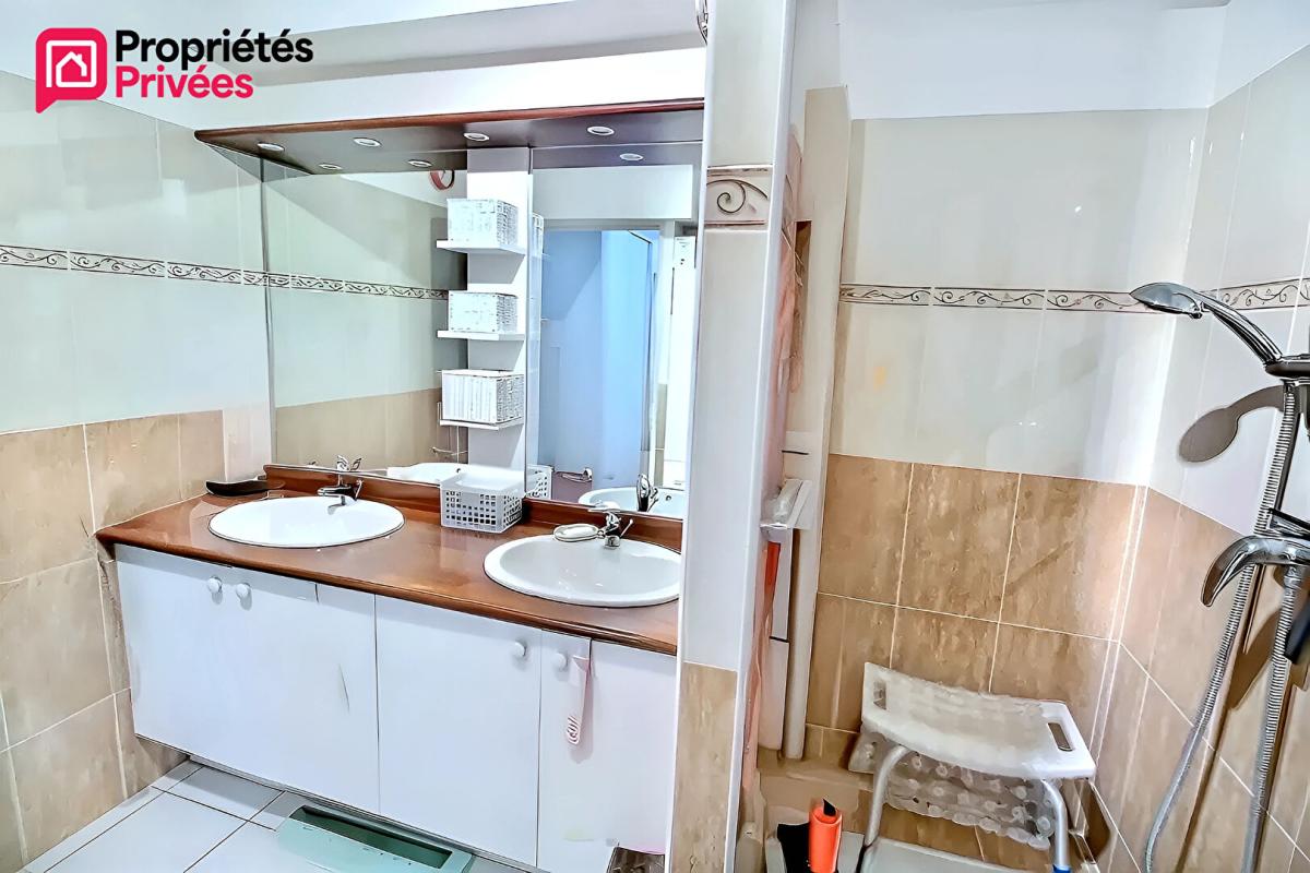 UZES Bel appartement en exclusivité au coeur d'Uzès au sein d'une résidence seigneuriale 7