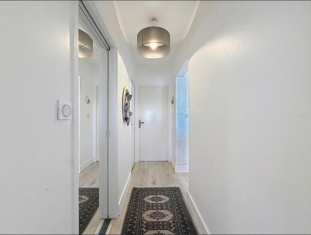 VANNES Appartement T3, 67.60 m2, très lumineux avec terrasse, garage et cave. Vannes centre, quartier Palais des Arts 12