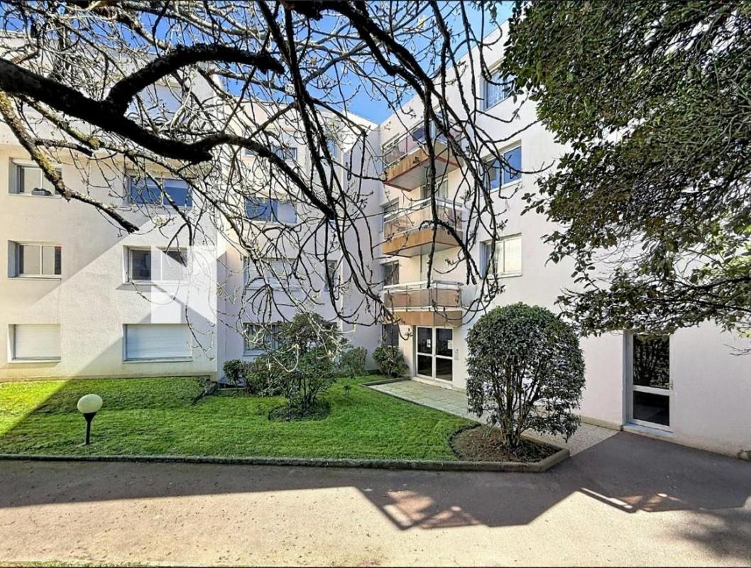 VANNES Appartement T3, 67.60 m2, très lumineux avec terrasse, garage et cave. Vannes centre, quartier Palais des Arts 17