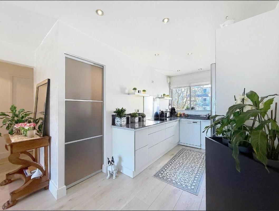 VANNES Appartement T3, 67.60 m2, très lumineux avec terrasse, garage et cave. Vannes centre, quartier Palais des Arts 5