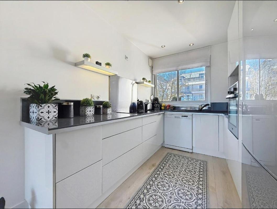 VANNES Appartement T3, 67.60 m2, très lumineux avec terrasse, garage et cave. Vannes centre, quartier Palais des Arts 6