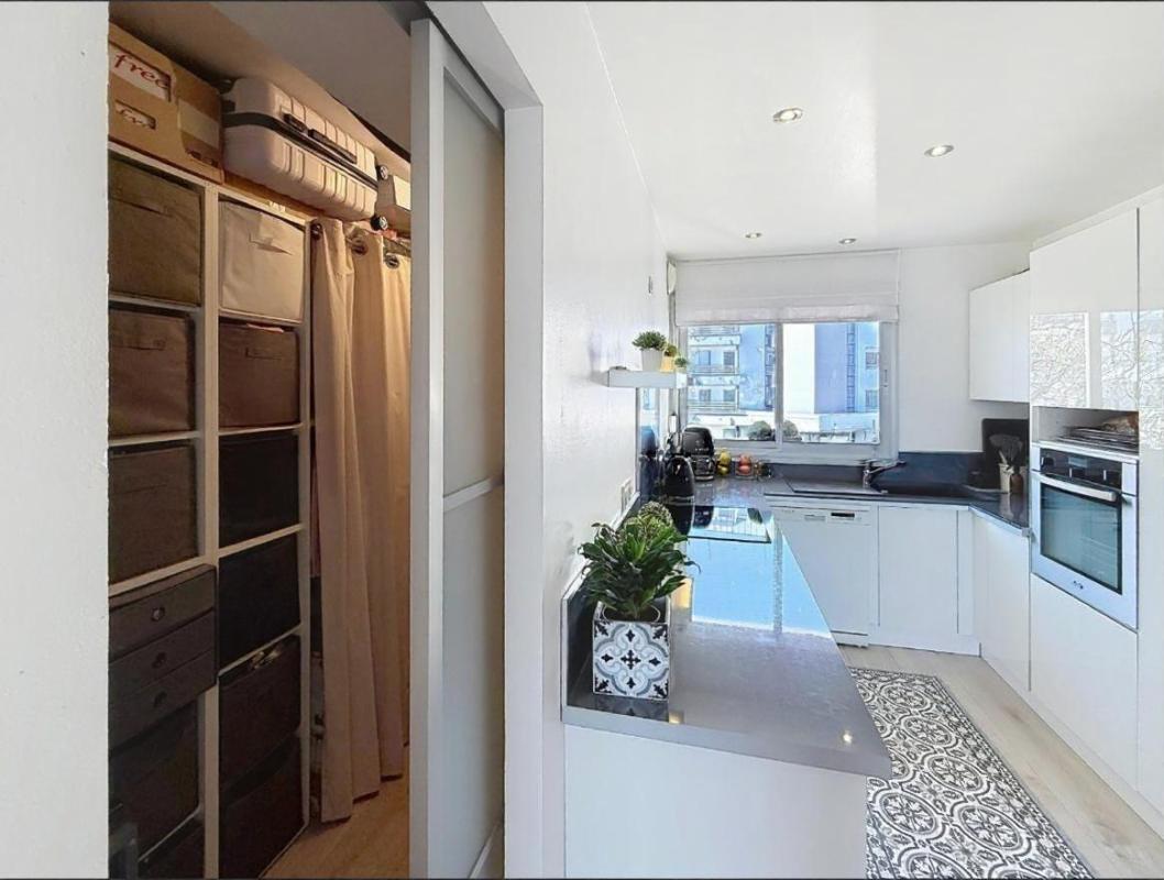 VANNES Appartement T3, 67.60 m2, très lumineux avec terrasse, garage et cave. Vannes centre, quartier Palais des Arts 7