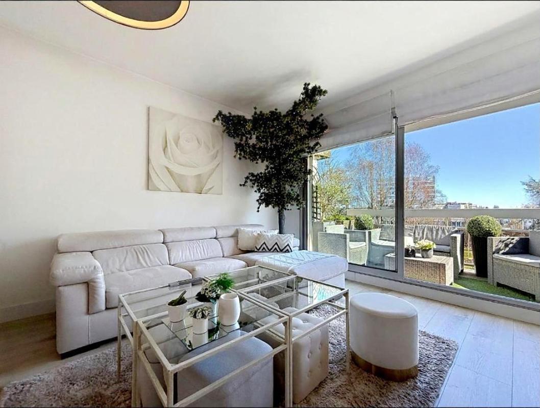 VANNES Appartement T3, 67.60 m2, très lumineux avec terrasse, garage et cave. Vannes centre, quartier Palais des Arts 8