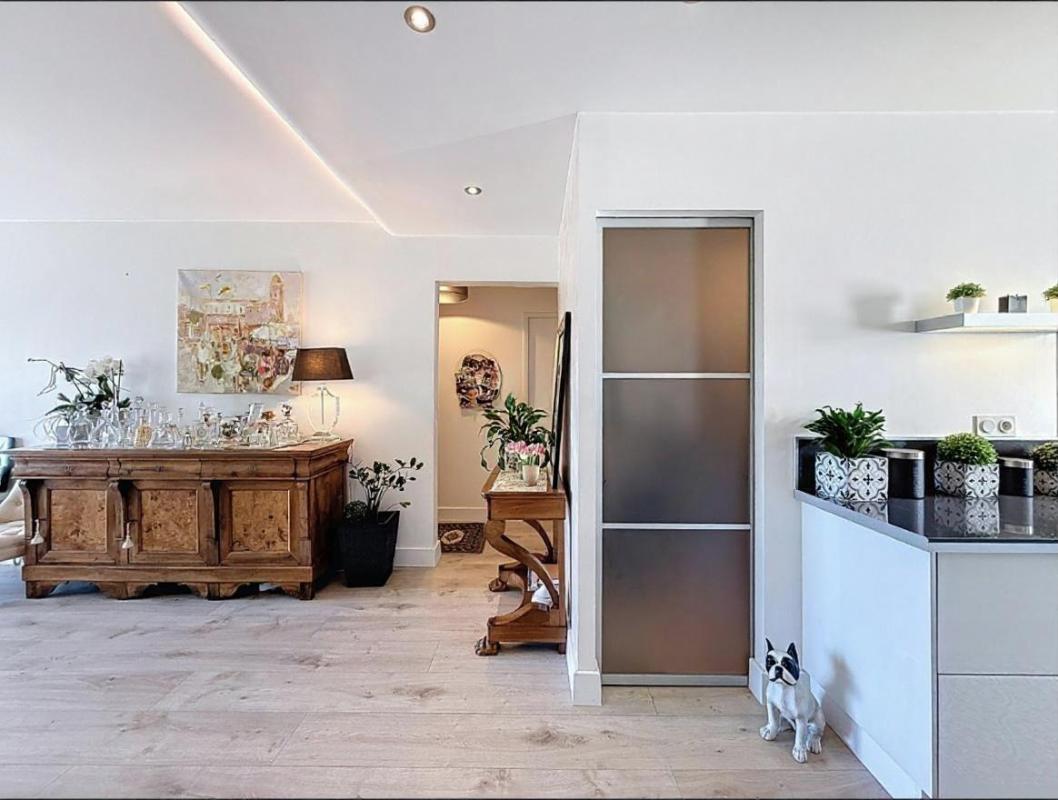 VANNES Appartement T3, 67.60 m2, très lumineux avec terrasse, garage et cave. Vannes centre, quartier Palais des Arts 9