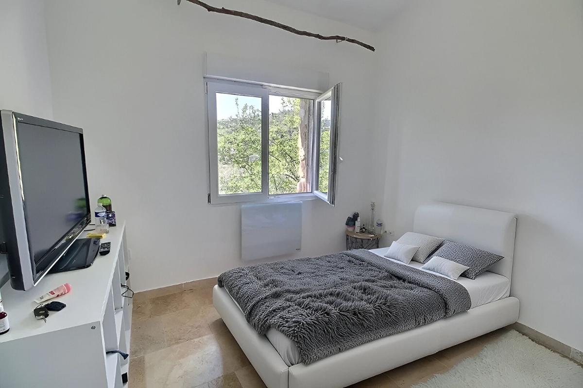 UZES UZES : Saint-Hippolyte de Montaigu villa de 2019 3 chambres 89m²terrain clos de 370 m² 3