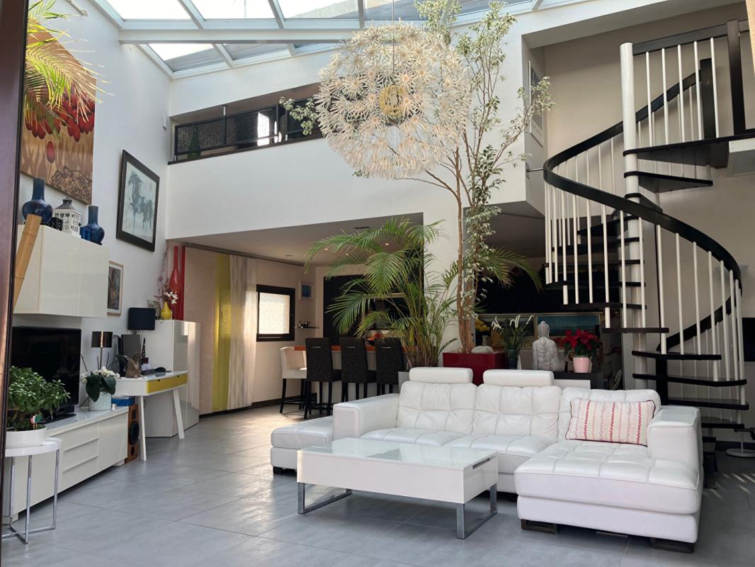 THOIRY Maison d'habitation ESPRIT LOFT ! 2