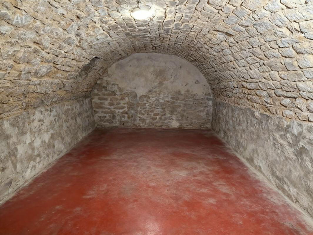 LA CHAPELLE-EN-SERVAL LA CHAPELLE EN SERVAL - Cave voûtée + 1 places de parking 3