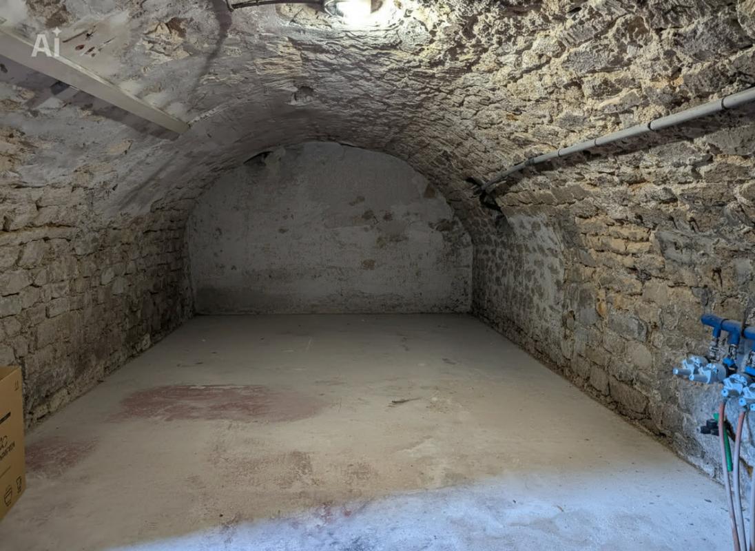 LA CHAPELLE-EN-SERVAL LA CHAPELLE EN SERVAL - Cave voûtée + 1 places de parking 4