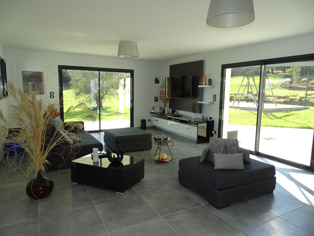 SAINTE-NATHALENE Villa Sainte Nathalene 5 pièce(s) 147.03 m2 16