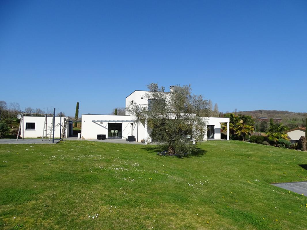 SAINTE-NATHALENE Villa Sainte Nathalene 5 pièce(s) 147.03 m2 18