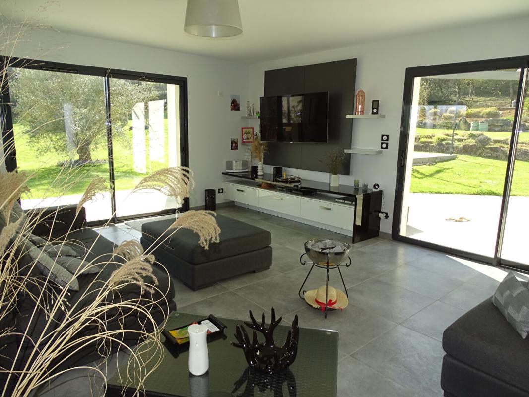 SAINTE-NATHALENE Villa Sainte Nathalene 5 pièce(s) 147.03 m2 2