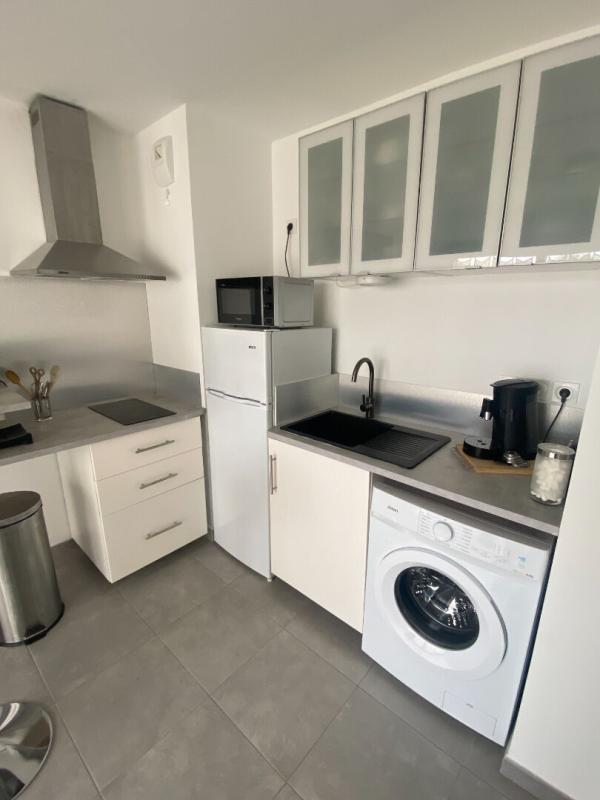 LE LAVANDOU Appartement Le Lavandou 2 pièces 40 m2 Et grande terrasse 6