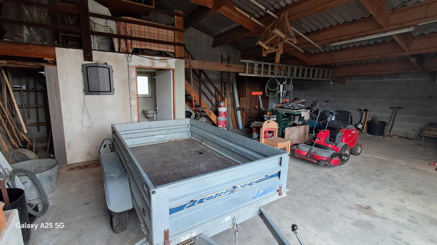 VIX SUPERBE MAISON SUR SOUS SOL HANGAR TERRAIN AVEC PLAN D'EAU 10