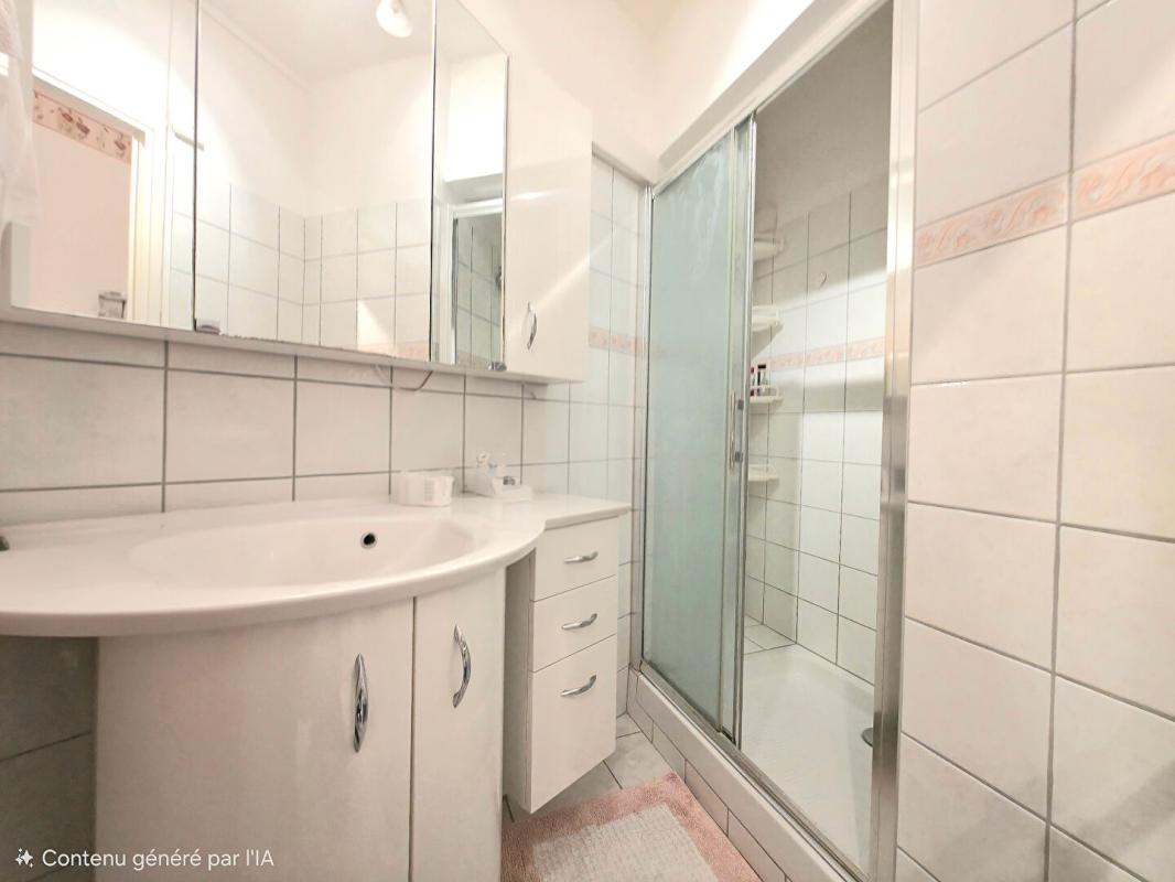 BORMES-LES-MIMOSAS T2 FRONT DE MER  BORMES-LES-MIMOSAS A 223000 EUR DE 39 m2 5