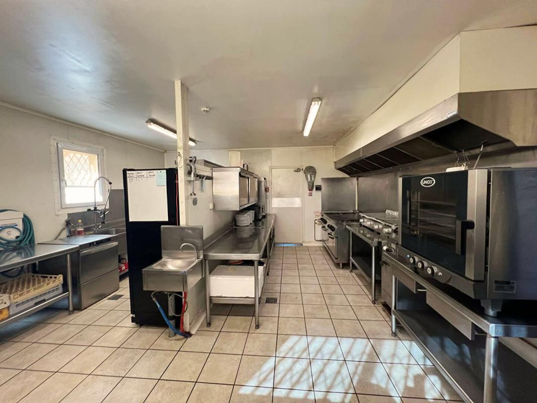 SARLANDE Restaurant Sarlande 6 pièce(s) 235 m2 10