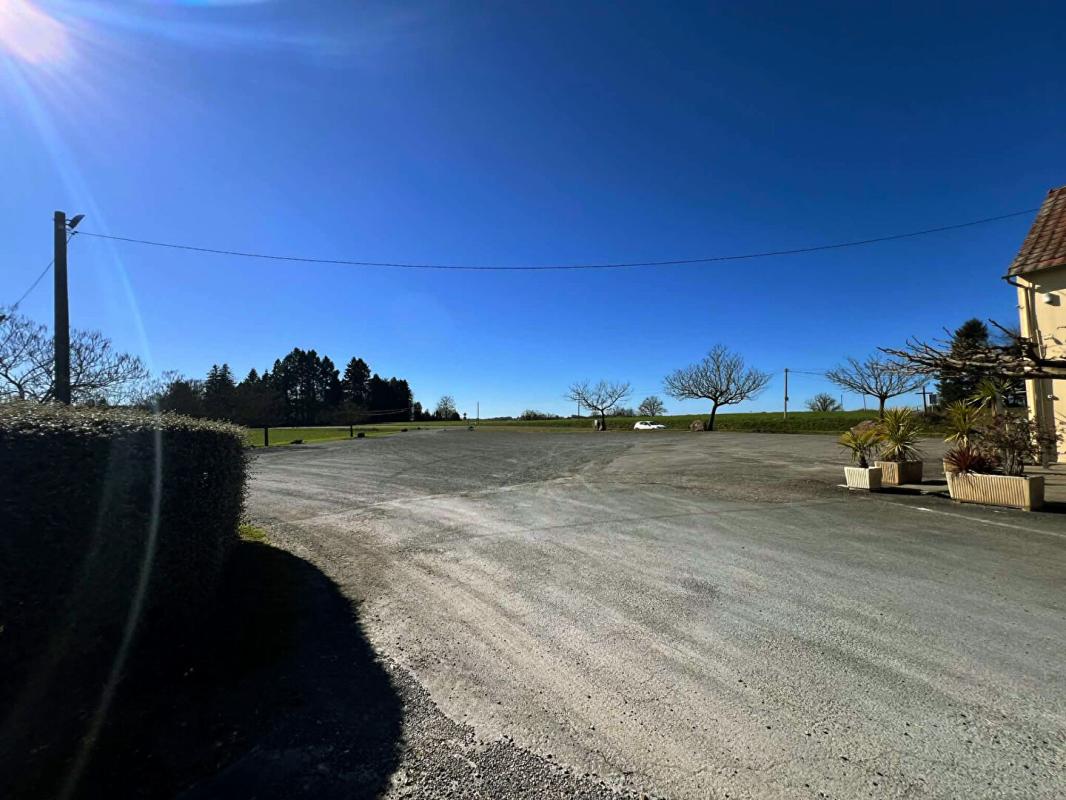 SARLANDE Restaurant Sarlande 6 pièce(s) 235 m2 17