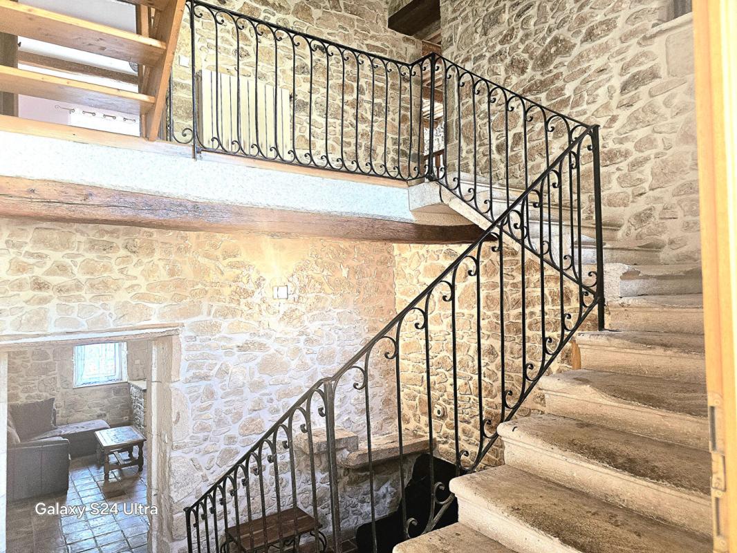 SAINT-GERVAIS Mas en pierre, composé d'un ensemble immobilier de 10 pièces sur plus de 1210 m² de terrain à SAINT GERVAIS 30200 2