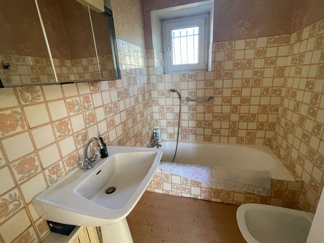 LA ROCHEBEAUCOURT-ET-ARGENTINE Maison de village 7