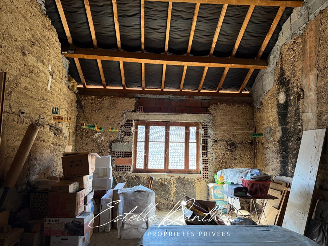 SILLANS Maison Sillans avec combles aménageables et proche des commodités 11