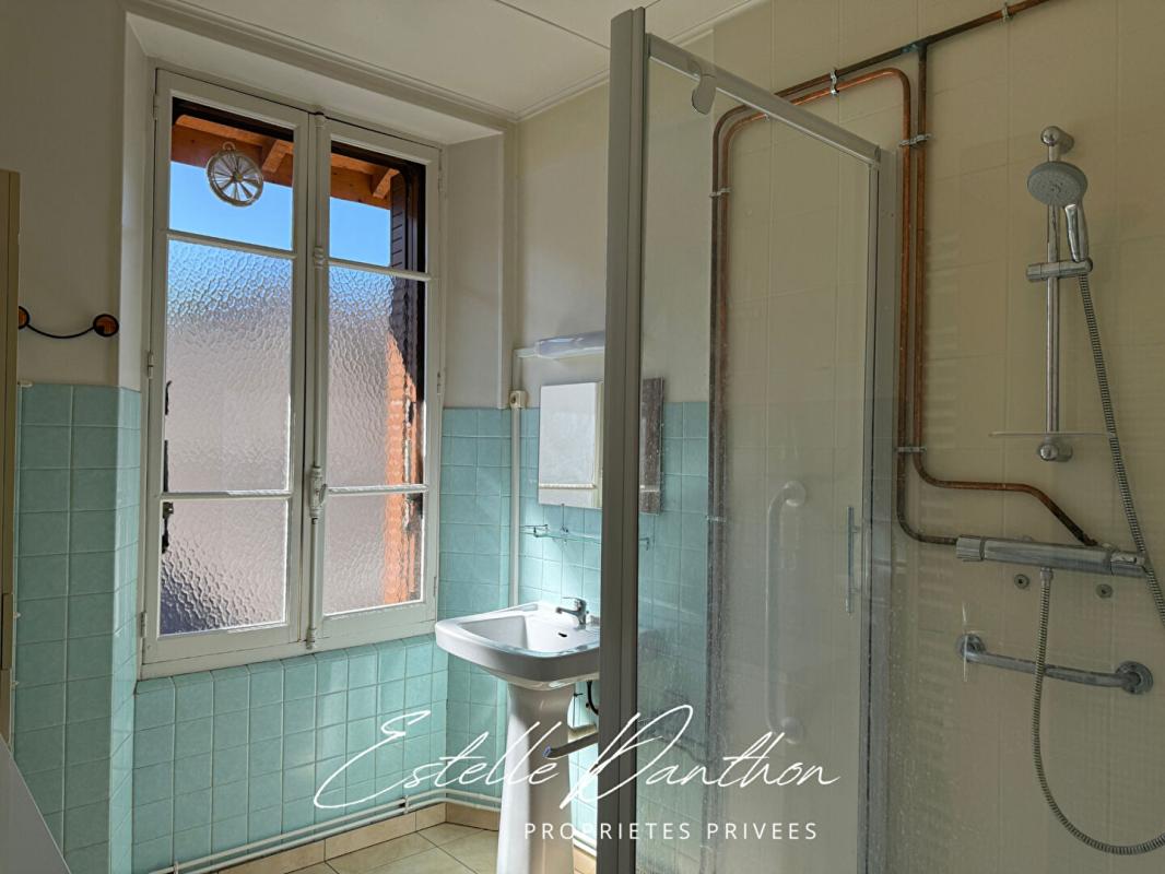 SILLANS Maison Sillans avec combles aménageables et proche des commodités 8