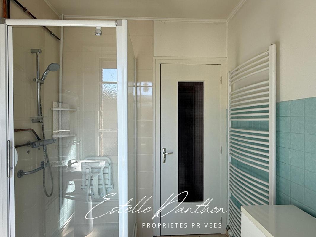 SILLANS Maison Sillans avec combles aménageables et proche des commodités 9