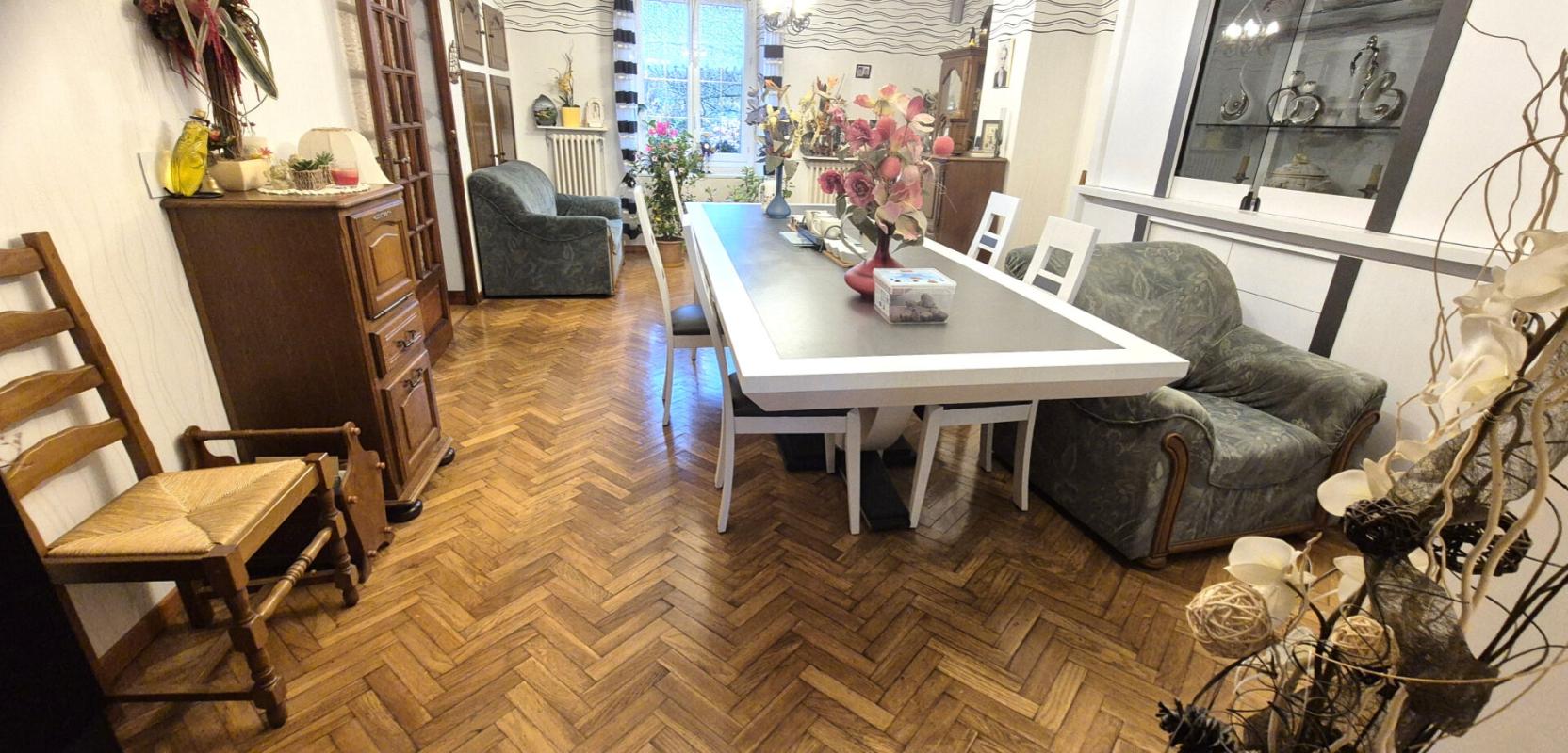 COURCELLES-SUR-BLAISE Belle Maison de Village et de Caractère de 1815 de 155 m² Rénover et Entretenue avec Goût avec sa Cour avant et Terrasse de 115 m², Grange et Garage de 80 m² avec Atelier, Buanderie, Chaufferie Pompe à Chaleur+Bois centrale, Cave de 28 m², Bûcher et Terra 11