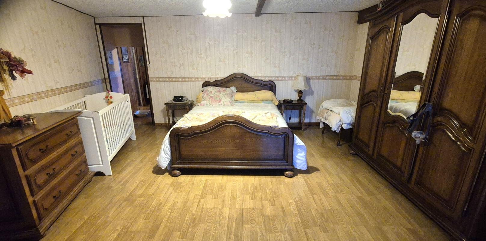 COURCELLES-SUR-BLAISE Belle Maison de Village et de Caractère de 1815 de 155 m² Rénover et Entretenue avec Goût avec sa Cour avant et Terrasse de 115 m², Grange et Garage de 80 m² avec Atelier, Buanderie, Chaufferie Pompe à Chaleur+Bois centrale, Cave de 28 m², Bûcher et Terra 14