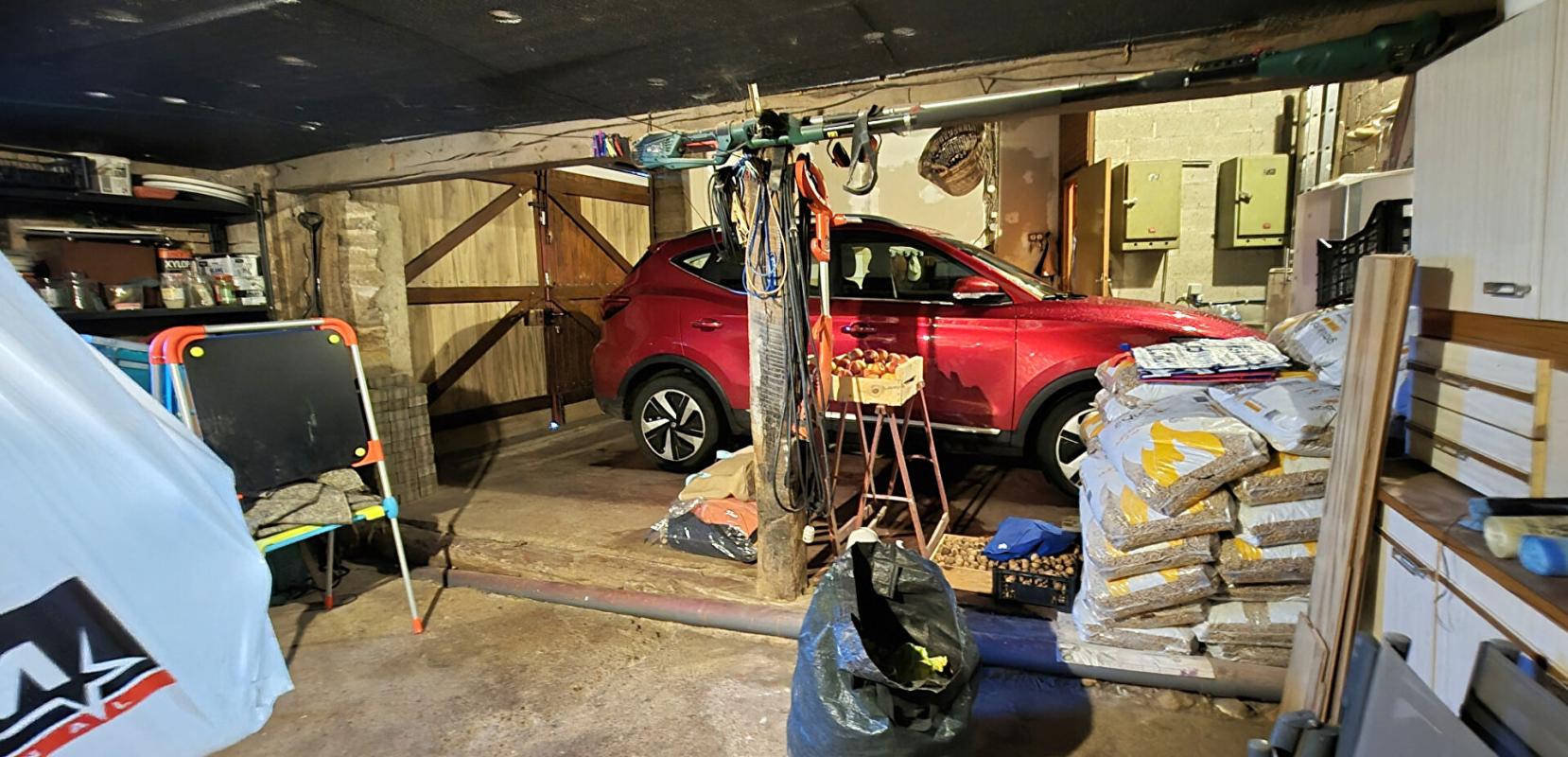 COURCELLES-SUR-BLAISE Belle Maison de Village et de Caractère de 1815 de 155 m² Rénover et Entretenue avec Goût avec sa Cour avant et Terrasse de 115 m², Grange et Garage de 80 m² avec Atelier, Buanderie, Chaufferie Pompe à Chaleur+Bois centrale, Cave de 28 m², Bûcher et Terra 16